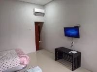 Tulip Guest House & Cafe Hotels in Junrejo