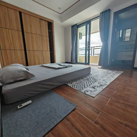 Musical fountain. Extra-large family room.