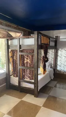 Mekong Backpackers Hostel - Parking