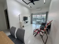 Small yard homestay Sungai Siput cozy 3BR 6-8 Person