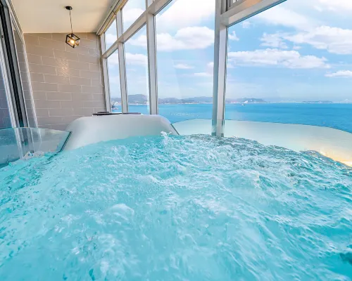 Geoje Thinkhouse Hotels near مدينة ملاهي مينغجونغجوك