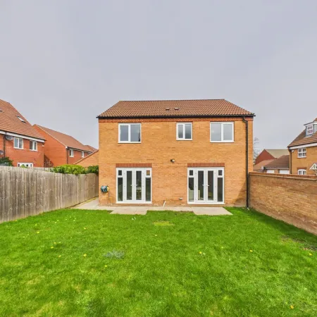 4 Bed Modern Spacious House | Parking x3 | EV Charger