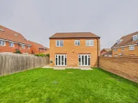 4 Bed Modern Spacious House | Parking x3 | EV Charger - Wifi