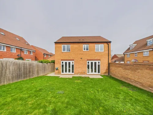 4 Bed Modern Spacious House | Parking x3 | EV Charger - Wi-Fi