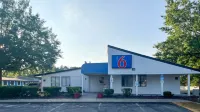 Motel 6 Aberdeen, NC - Pinehurst - parking