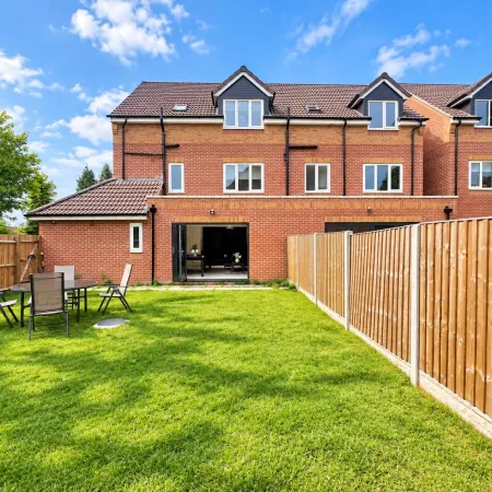 Stylish 5-Bedrm | Parking | Pool Table | Sleeps 12