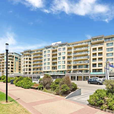 Beachfront at Glenelg Oaks Parking Pool Gym Wi-Fi