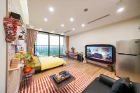 Calm Homestay - Osen Ecopark Lakeview Hotels in Phung Cong