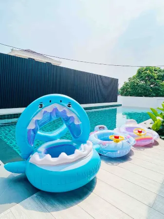 Dato Villa Lux KTV+Pool+BBQ(26pax) 12min to Jonker Отели в г. Bukit Baru
