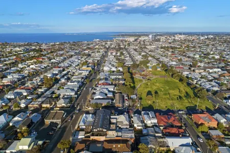 The Pix: Industrial chic at its best, Geelong West Отели в г. Джилонг Запад