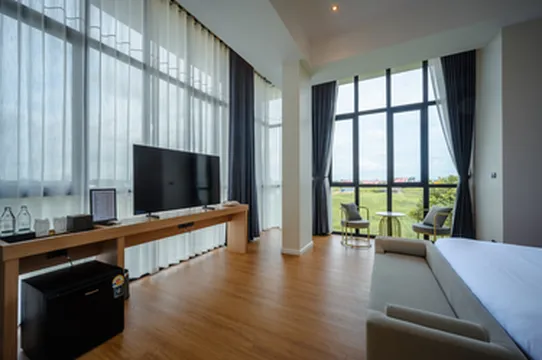 รูปภาพของGrand The Room Hotel