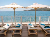 Waterfront Studio Apartment Lustica Bay Hotel a Cartolle