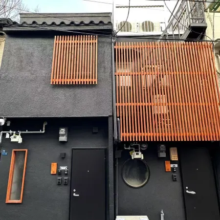Entire building, near Dotonbori, Newly in 2025, maximum occupancy 8 people, 3 bedrooms, not shared.