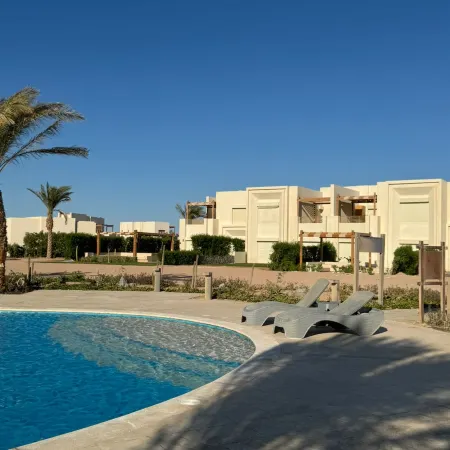 Shedwan corner townhouse, lagoon & sunset views