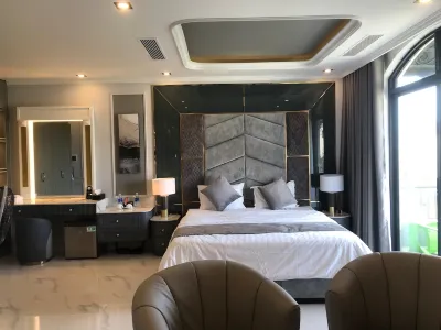 Gorgeous 7 bedroom villa near the beach Hotels in 