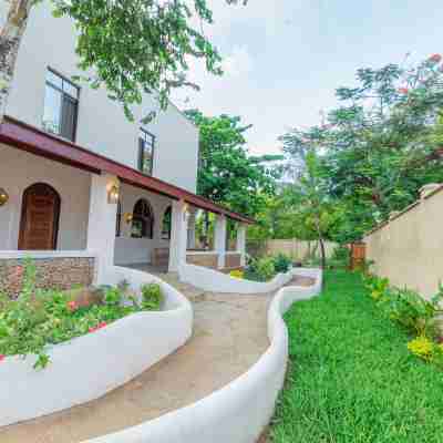 Jandi Diani Hotel Exterior
