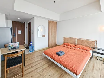 Newly Studio Apt w/ Pool, Gym Netflix Hotels in South Jakarta