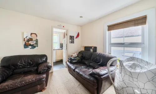 Exclusive 3 Bedroom Flat in Kingston Town! Hotels in Thames Ditton
