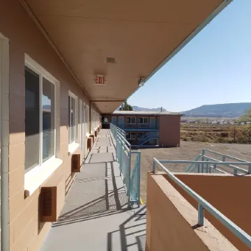 Leisure Lodge Motel