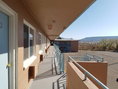 Leisure Lodge Motel Отели в г. Грантс