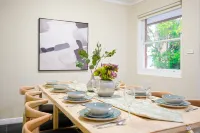 Bexley 5Br/10ppl/train/shopping/pool/parking