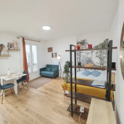 Seine 2-Min & Notre Dame • Cozy Studio Hotels near Académie française
