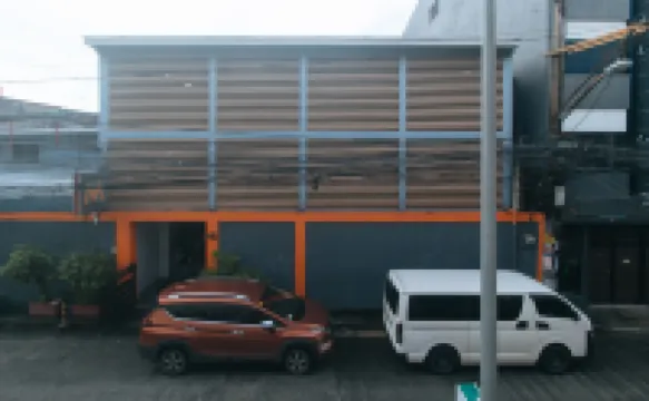 Metro Deluxe Residences near World Trade Center Hotels near Philippine International Convention Center