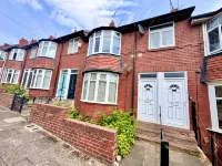 Brandon Grove Stay | Sleeps 6 by Week2Week