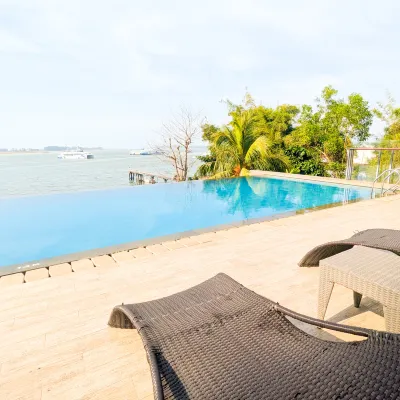 S&D 2BR 10-AF Pool, Gym, SmartTV beside Ferry Terminal-One Residence Hotel berhampiran Pusat Batam Mega Mall