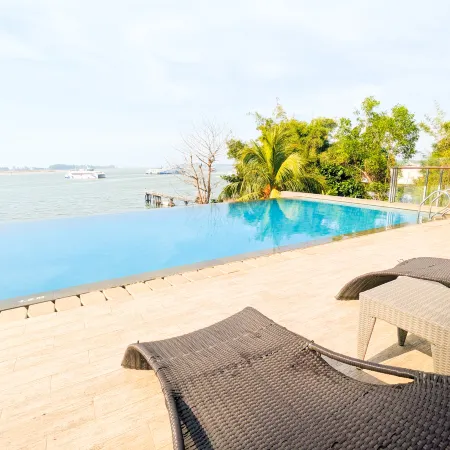 S&D 2BR 10-AF Pool, Gym, SmartTV beside Ferry Terminal-One Residence