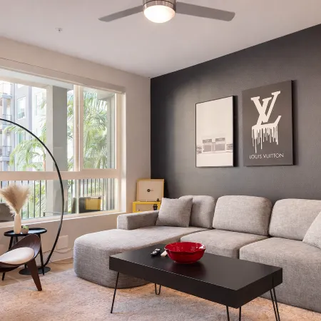 Comfortable Home w/Pool, Gym 10 Min to Disneyland