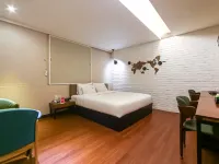 Number 25Hotel Các khách sạn gần Seo-dong