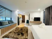 Meridians by Hsuites - Condos