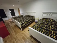 SnoozeDen Westmead – Windsor Castle & Legoland Hotel dekat Royal Windsor Racecourse