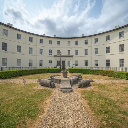 2 Bed Refurbished apartment/ Parking/ Pet Friendly
