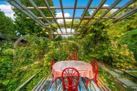 Gorgeous garden 3BR short or long term rental