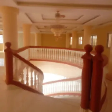 SALLY BEACH HOTEL YENNE