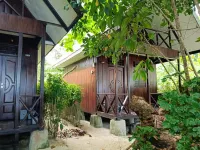 Mamatua N Saleo Villa - parking