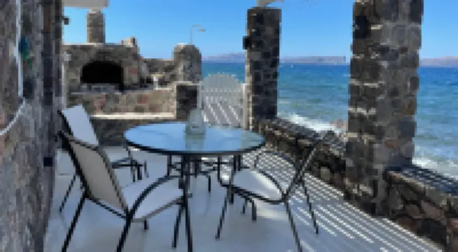 Cave of Love – Seafront Sunset View Santorini Hotels in 