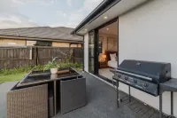 Sunlit Sanctuary with Private Patio in Wigram