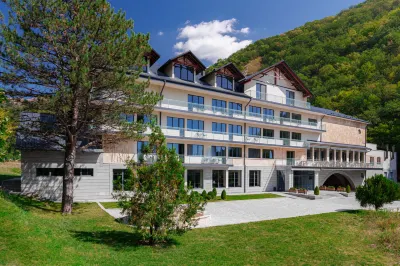 Apricot Aghveran Resort โรงแรมใน