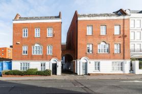IBEX HOUSE | Free parking 2Bed Fully equipped Flat