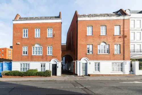 IBEX HOUSE | Free parking 2Bed Fully equipped Flat