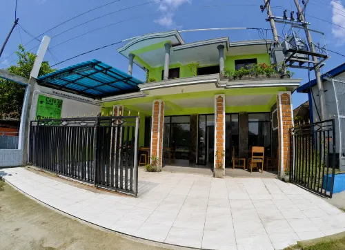 OYO 95309 Ijen Homestay - 3-Star