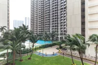 Pool view studio-Sky House BSD near AEON & ICE- L3 - balcony