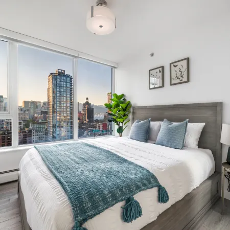 Central Downtown Living|Water View |Free Parking
