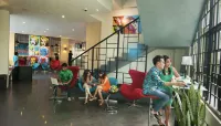 Idoop Hotel by Prasanthi فنادق في Pejanggik