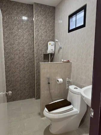 JJ HOME RESORT Отели рядом с достопримечательностью «Wat Sathol Thammaram»