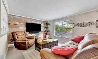 Tarpon Family Home 5 mins to beach - 1z60512000h7me3og00EF R 339 206 R5 D