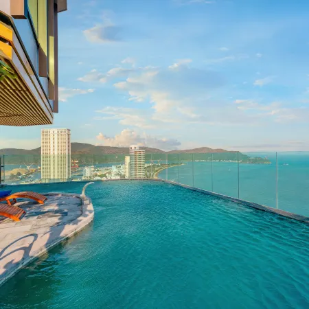 Sala Quy Nhon Beach Hotel Отели рядом с достопримечательностью «Мемориал Победы»
